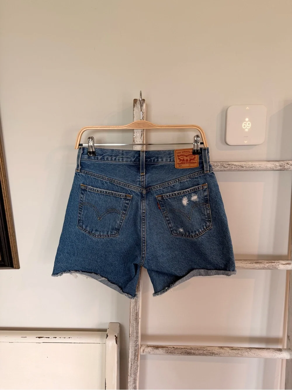 levi long line dark wash 501 shorts size 28 button fly highrise EUC